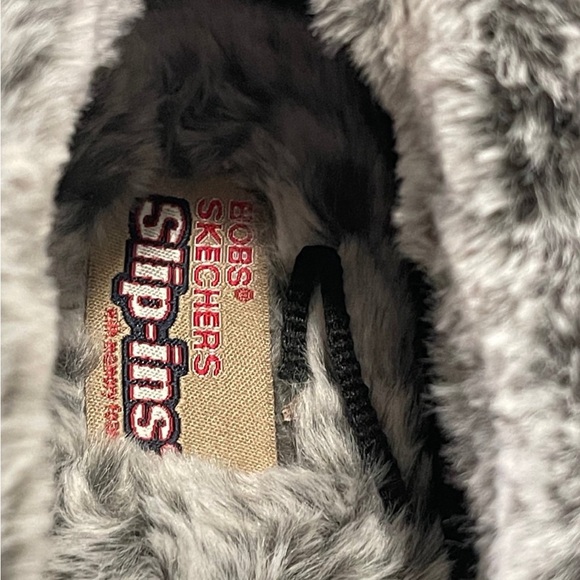 Skechers BOBS Slip-Ins with Gray Fur - Picture 4 of 8